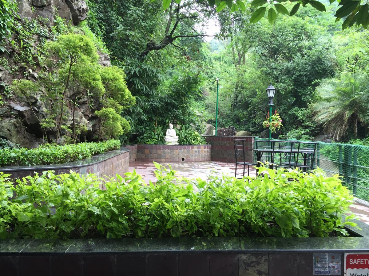 Hôtel Savoy Greens à Kasauli Extérieur photo