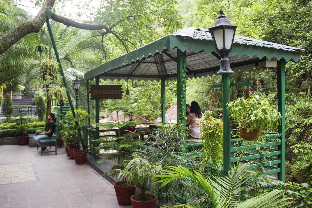 Hôtel Savoy Greens à Kasauli Extérieur photo