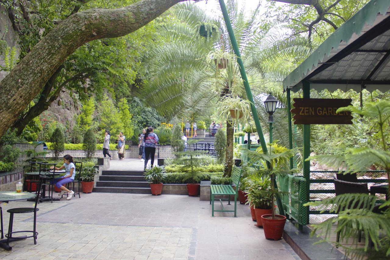 Hôtel Savoy Greens à Kasauli Extérieur photo